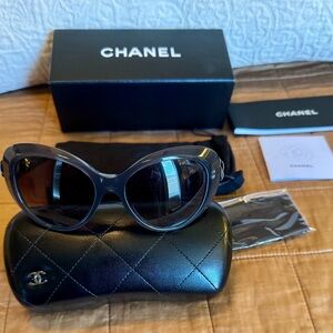 CHANEL Elegant Gray Cat Eye Sunglasses